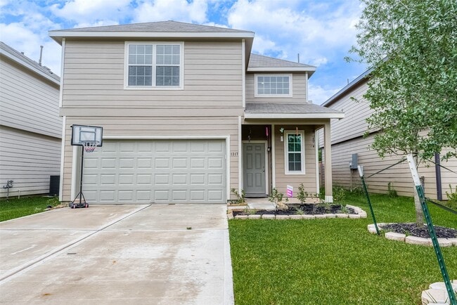 Primary Photo - 1317 Mount Bassie Trl