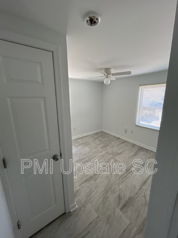 Building Photo - 201 Chandler Dr