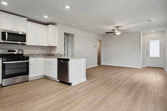 Building Photo - 15830 Berry Hl Dr