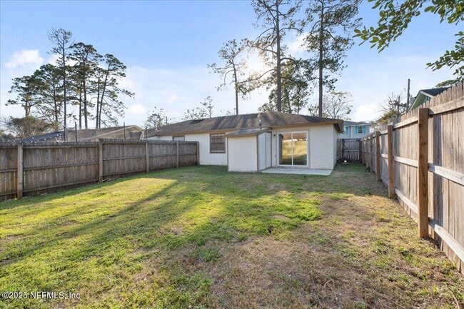 Building Photo - 1335 Violet St