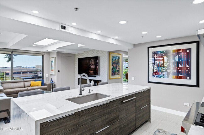 Building Photo - 7137 E Rancho Vista Dr