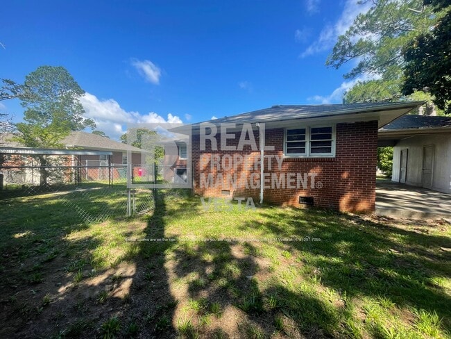 Building Photo - 3129 Stratford Dr
