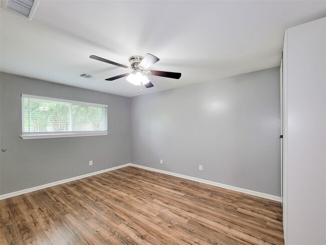 Building Photo - 5846 Ettrick Dr