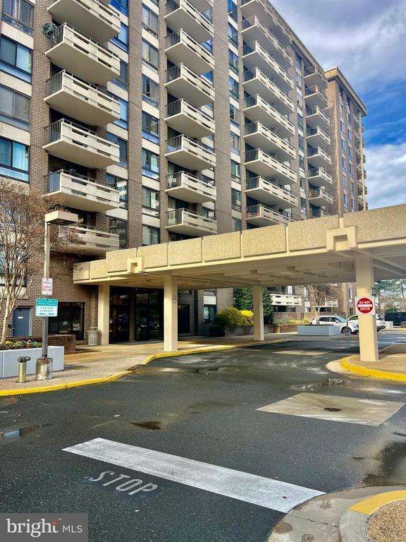 Building Photo - 1808 Old Meadow Rd