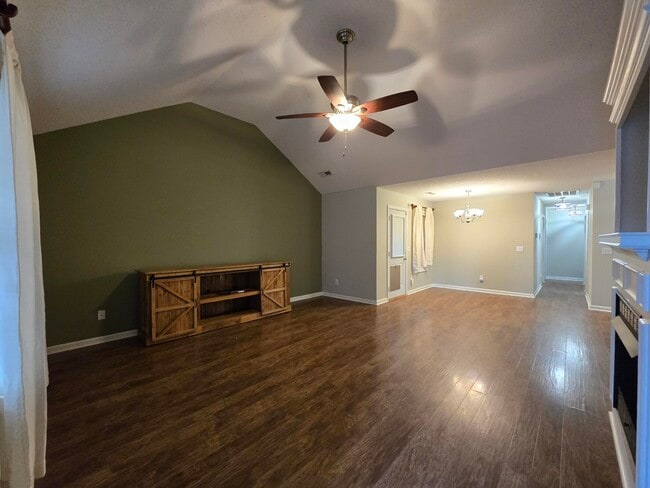 Building Photo - 901 Tristan St