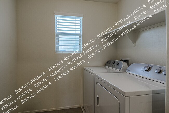 Building Photo - 12114 W Rowel Rd