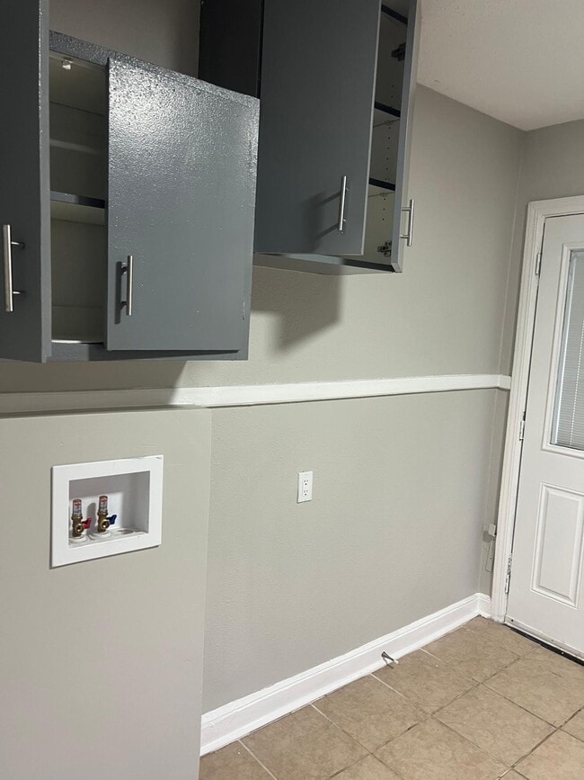 Building Photo - 747 Whitney Ave