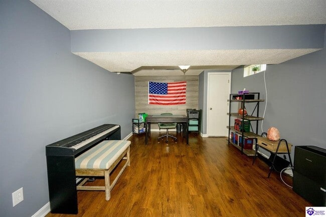 Building Photo - 1802 Lakewood Dr