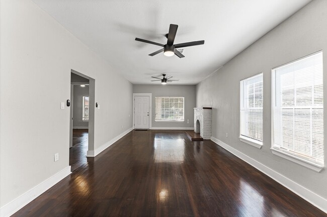 Building Photo - 5109 Lindsay St