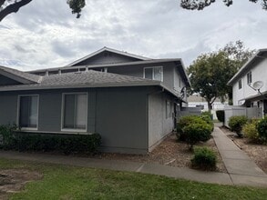 Building Photo - Great Condo with 1 car garage and indoor l...