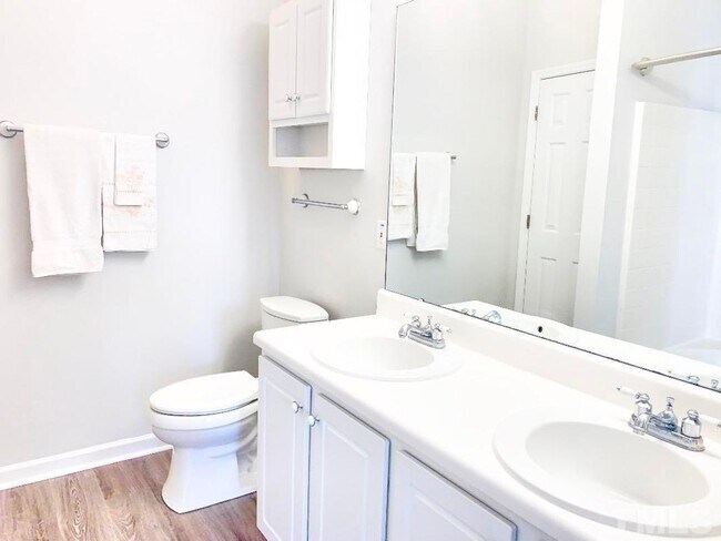 Building Photo - Charming 4 bedroom Ranch in Raleigh!