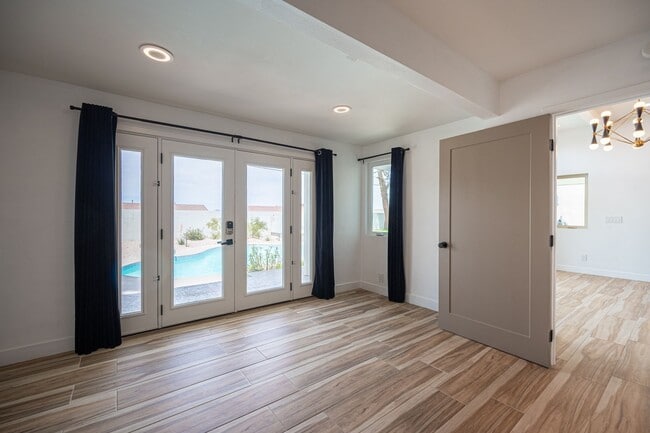 Building Photo - European-inspired Mid-Century Henderson Home!