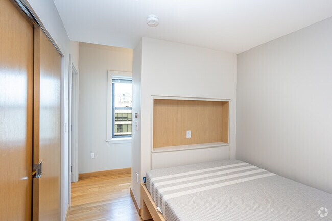 1BR, 1BA, 485SF - Bedroom - 115 Mt Auburn (Fully Furnished)