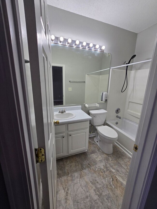 Building Photo - Westside Beautiful Updated 3 Bedroom Home near Raceway Rd and E County Rd 100 S