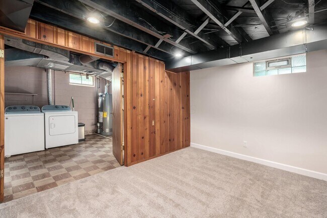 Building Photo - 2559 Welsford Rd