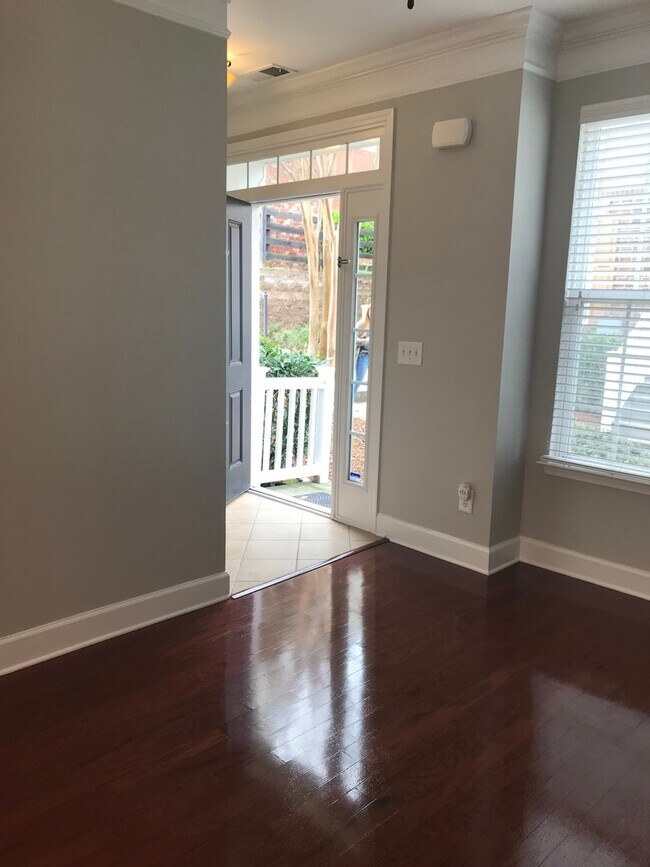 Building Photo - Reduced Rent/Move In Special/Lenox Village...