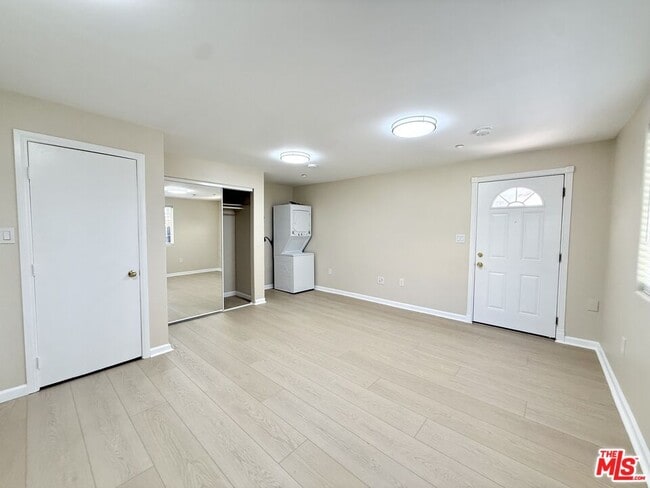 Building Photo - 364 N San Vicente Blvd