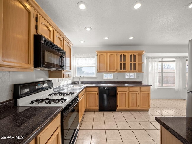 Building Photo - 4572 Loma Linda Cir