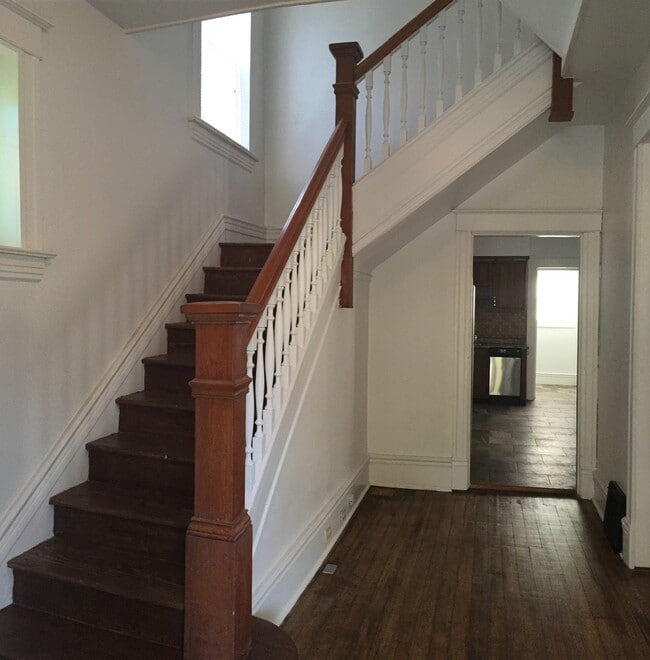 Building Photo - 4 Bedroom / 2 Bath House - Near SEMO's Cam...