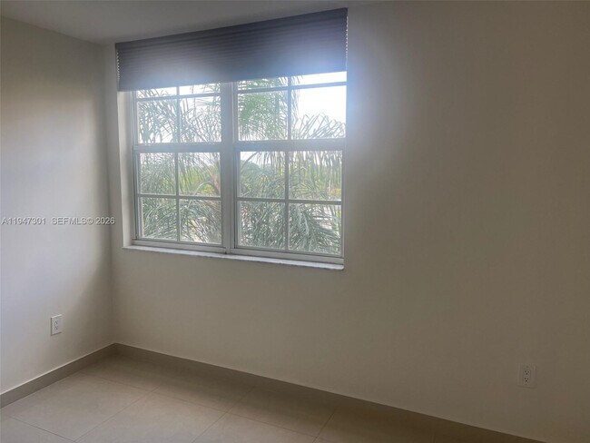 Building Photo - 19555 E Country Club Dr