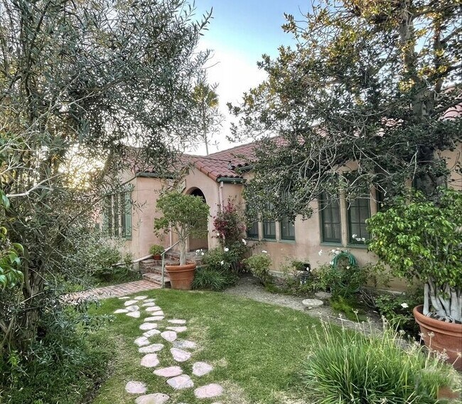 Building Photo - 10551 Troon Ave