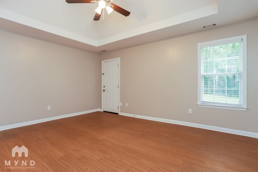 Building Photo - 2060 Club Bay Dr