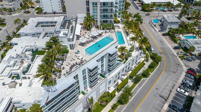 Building Photo - 401 N Birch Rd