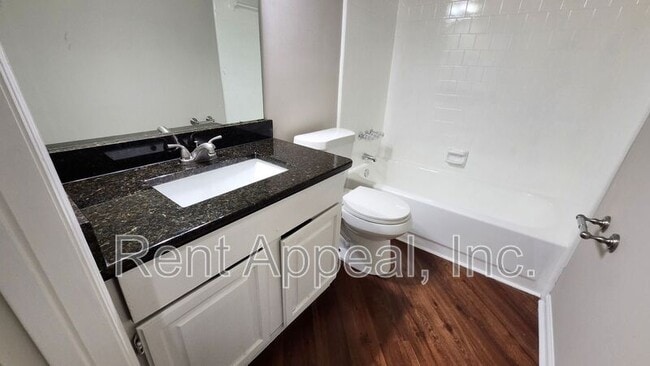 Building Photo - 587 N Shore Rd