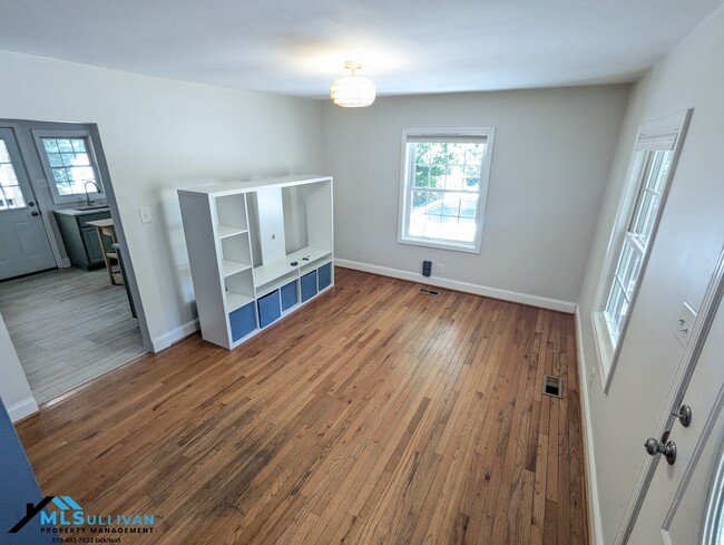 Building Photo - 531 Lakeshore Dr