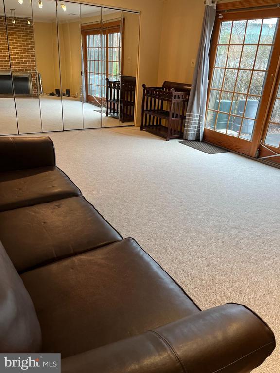 Building Photo - 147 E St NE