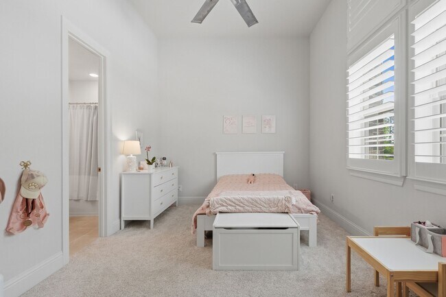 Building Photo - 111 N Bimini Twist Cir