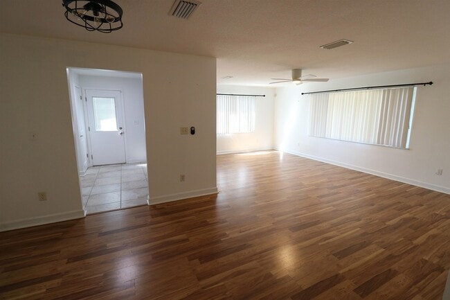 Building Photo - 206 Phoenetia Dr