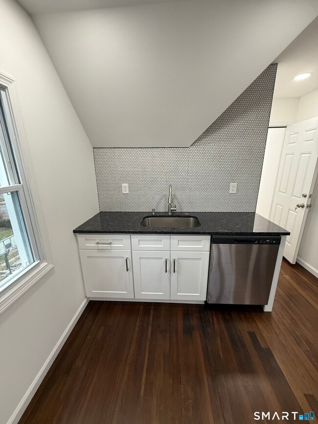 Building Photo - 10 Cross St