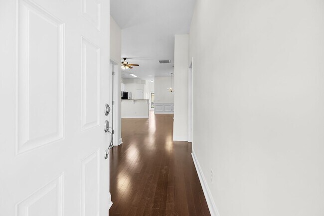 Building Photo - Port Wentworth Cottage