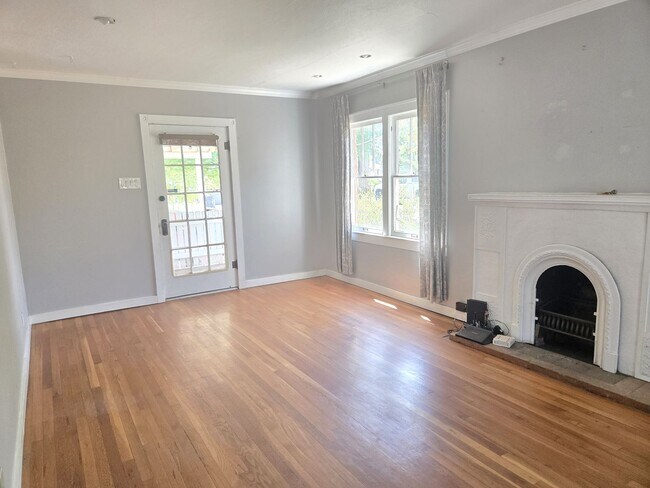 Building Photo - 1406 E Earll Dr