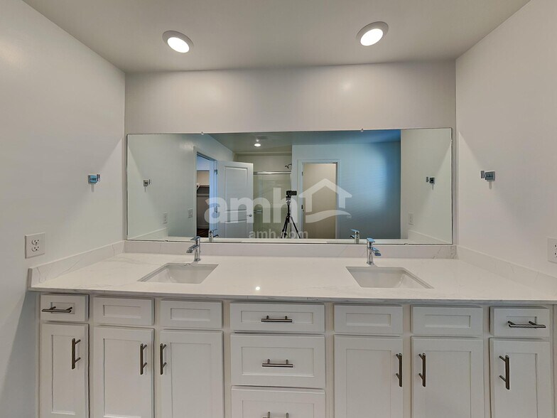 Building Photo - 7332 S Avenida Obelo