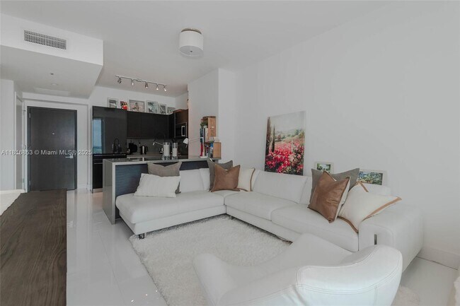 Building Photo - 1080 Brickell Ave