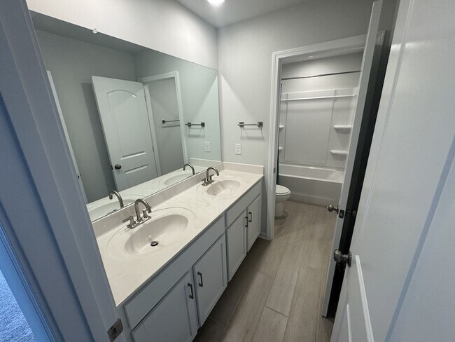 Building Photo - 511 Forsberg Ct