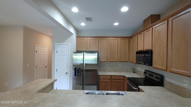 Building Photo - 5976 Pavilion Dr