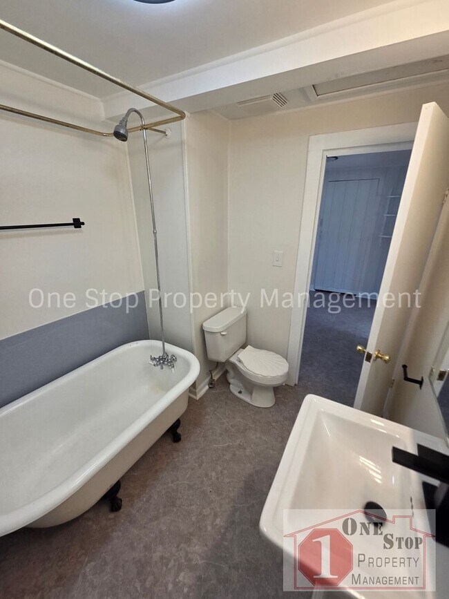 Building Photo - Beautiful 2 Bedroom 2 Bathroom in Independence!