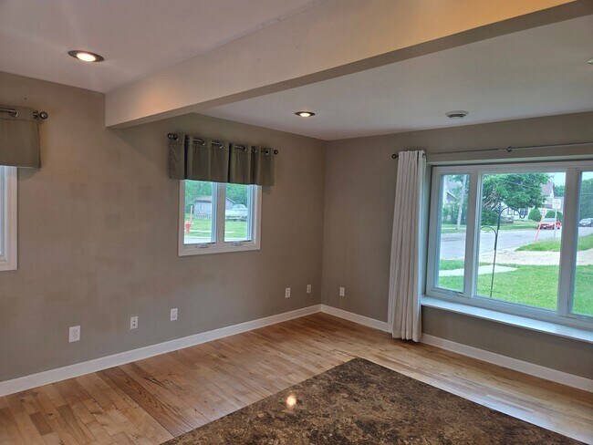 Building Photo - Stoughton House For Rent