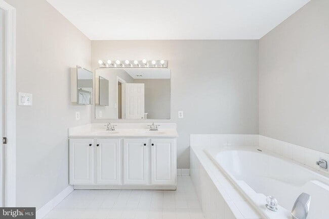 Building Photo - 21765 Tottenham Hale Ct