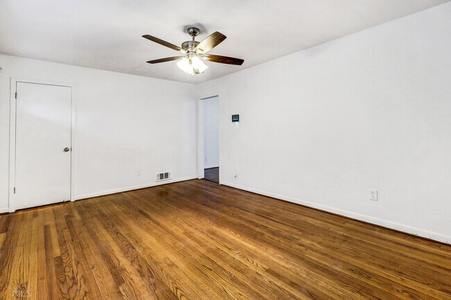 Building Photo - 2537 Bonnybrook Dr SW