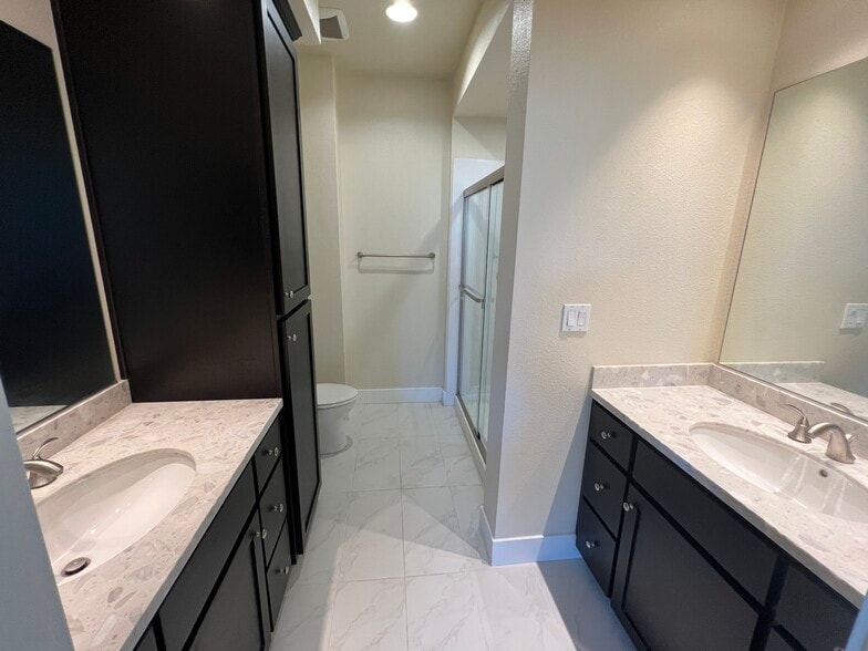 master bathroom - 918 Arietta Dr