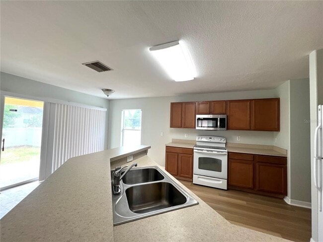 Building Photo - 10631 Shady Preserve Dr