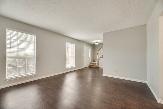 Building Photo - 4/2/2 in well established neighborhood