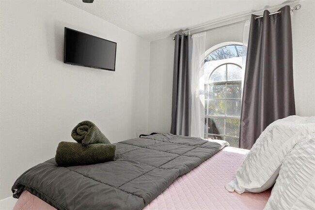 Building Photo - 5400 Alexis Cove