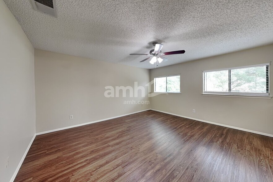 Building Photo - 4611 Camas