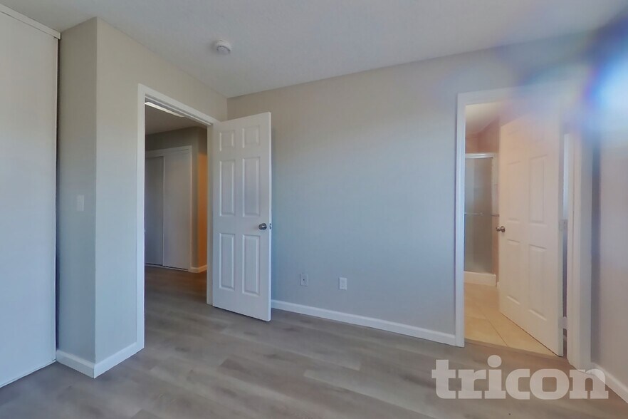 Building Photo - 706 La Canyada Dr