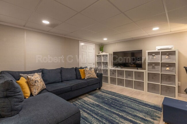 Building Photo - 3 Granbrook Park Rd